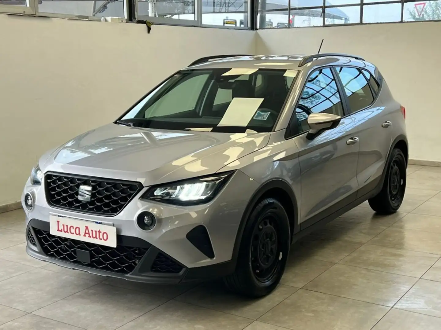 SEAT Arona 1.0 TGI 90CV *UNICO PROPRIETARIO* Gris - 2
