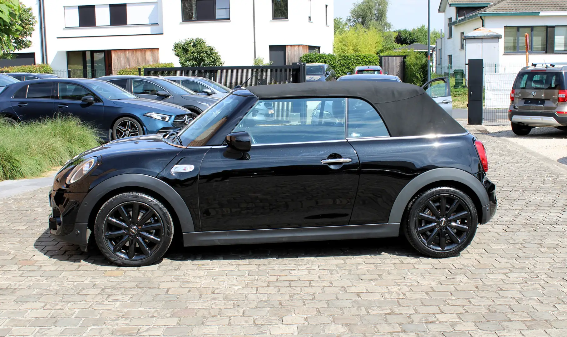 MINI Cooper S Cabrio 2.0i Automaat !! 192 PK !! Zwart - 1