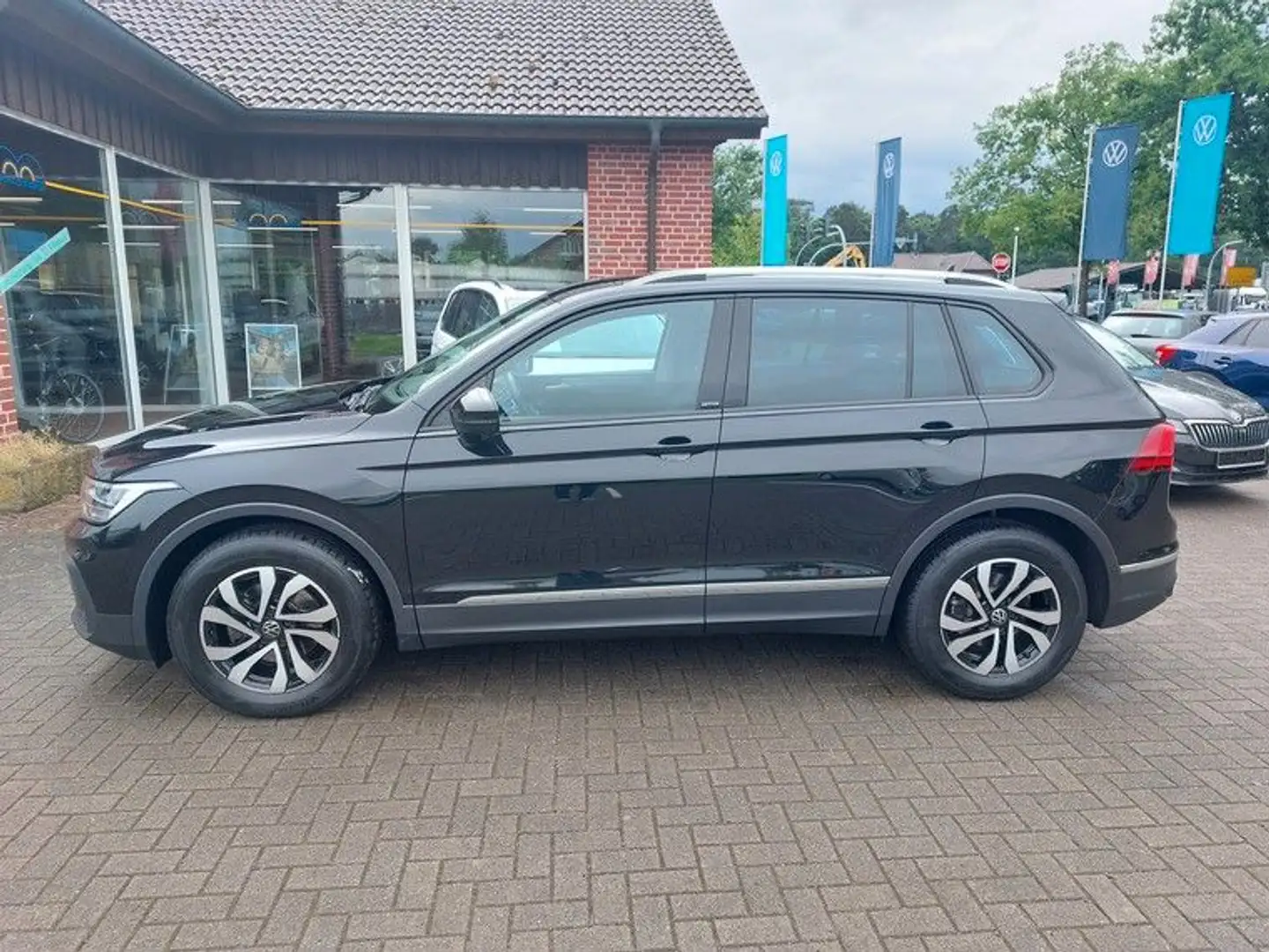 Volkswagen Tiguan 2,0 TDI Active DSG*AHK*LED*NAVI*ACC Negro - 2