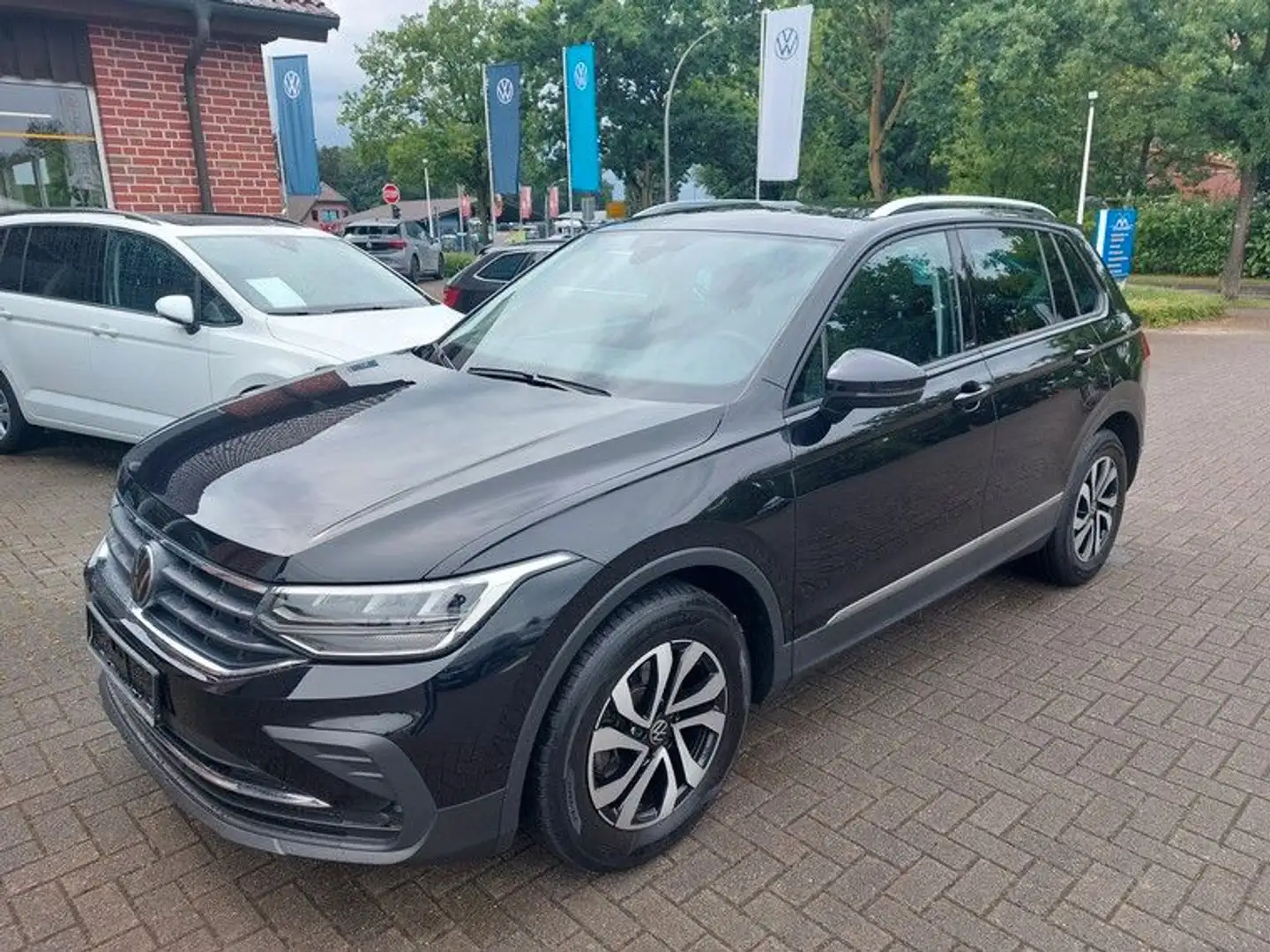 Volkswagen Tiguan 2,0 TDI Active DSG*AHK*LED*NAVI*ACC Negro - 1
