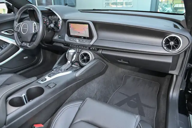 Chevrolet Camaro view 11