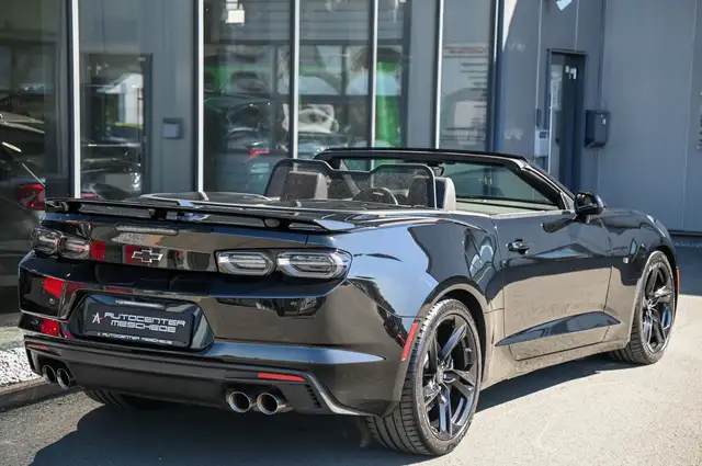 Chevrolet Camaro view 4