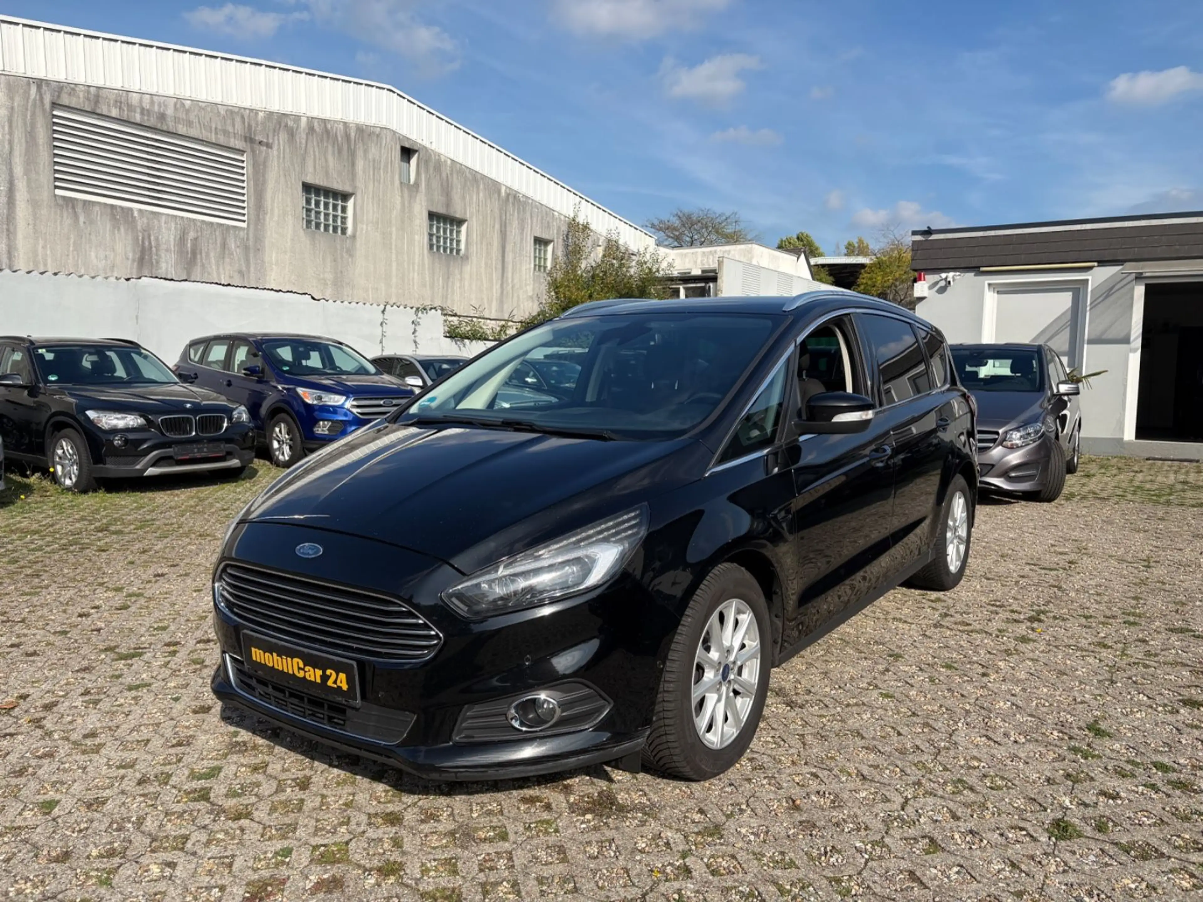 Ford S-Max Titanium AUTOMATIK NAVI ACC AHK TOP