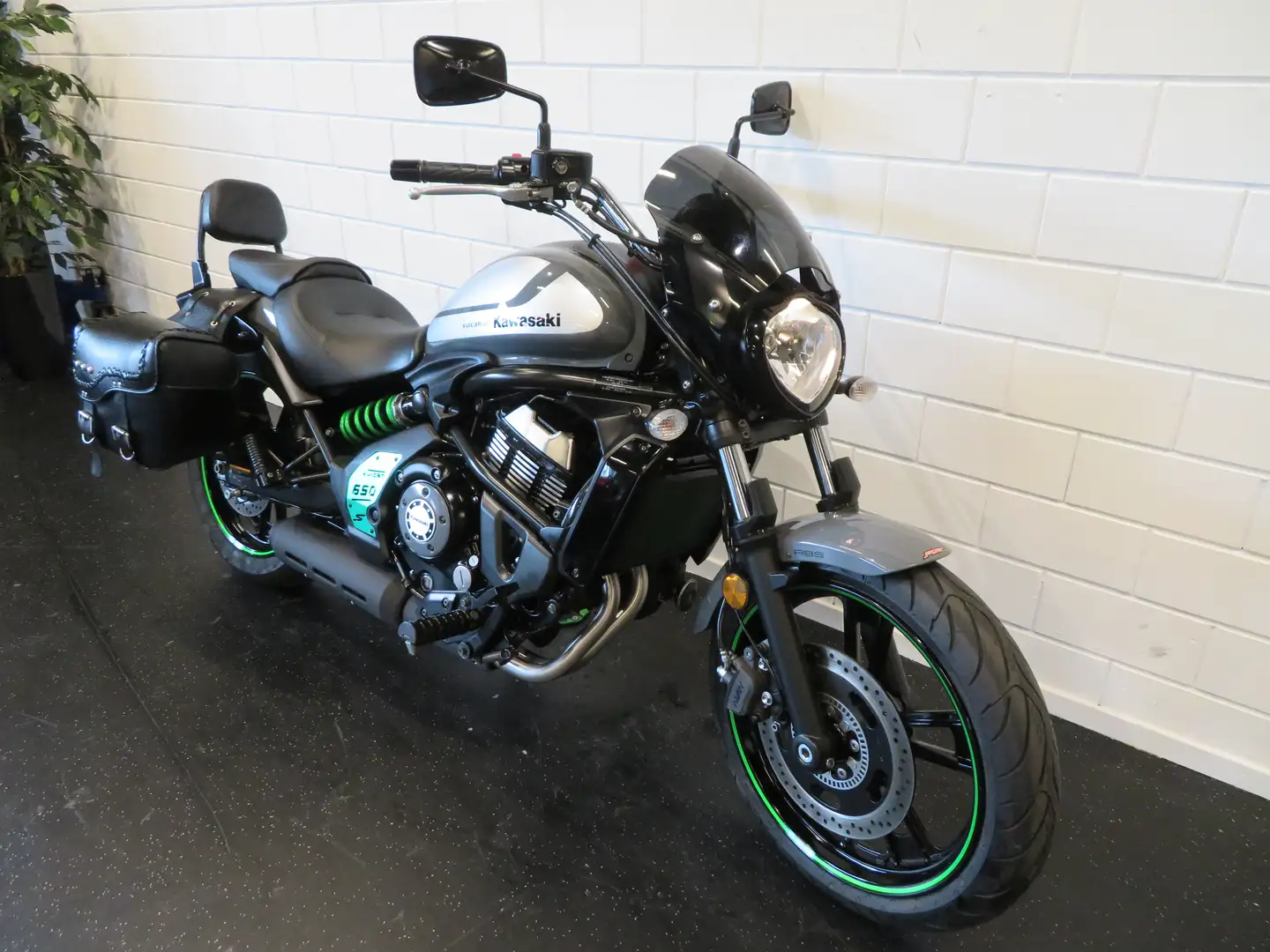 Kawasaki VULCAN 650 S ABS PERFECTE STAAT!! Zwart - 2