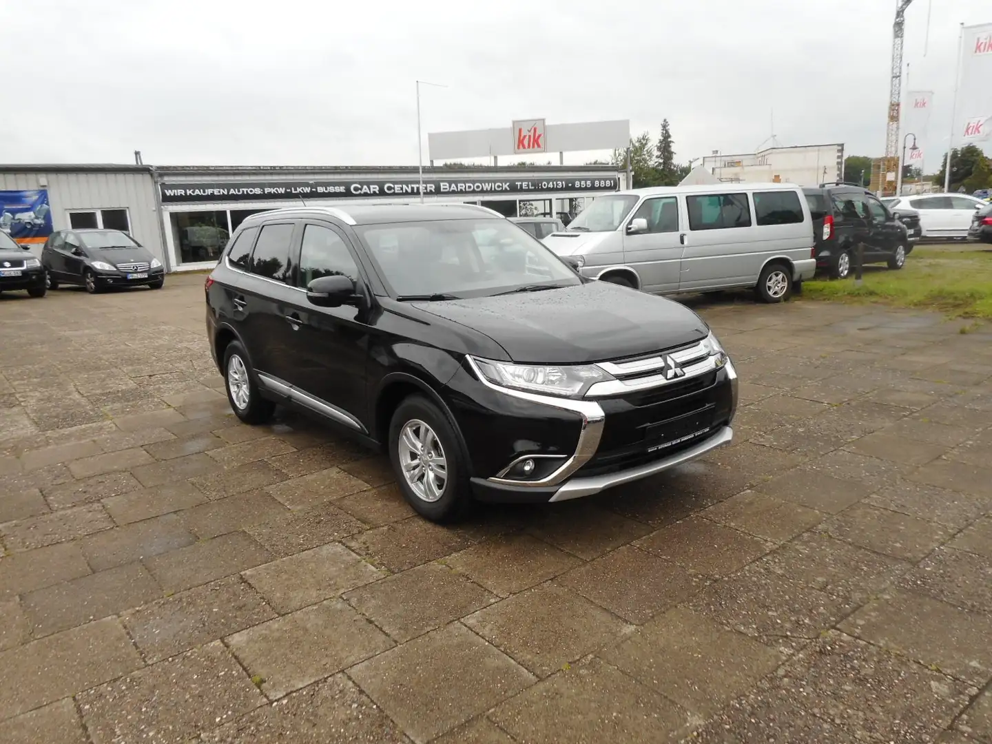 Mitsubishi Outlander 2.0 2WD Fekete - 2