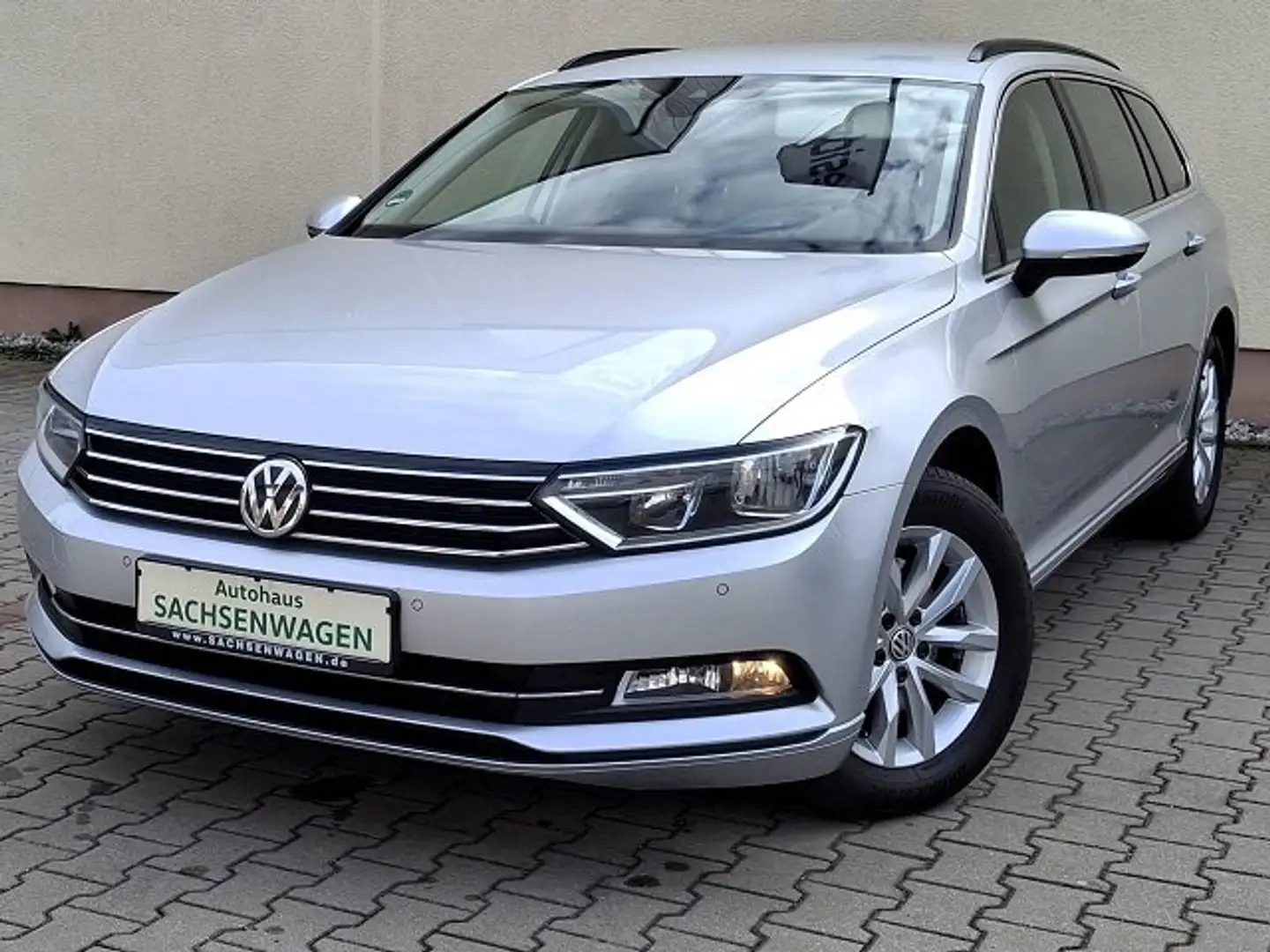 Volkswagen Passat Variant Comfortline BMT*So+WiR*AHZV*NAVI*KLIMAUT*TOUCH*ALU Argent - 1