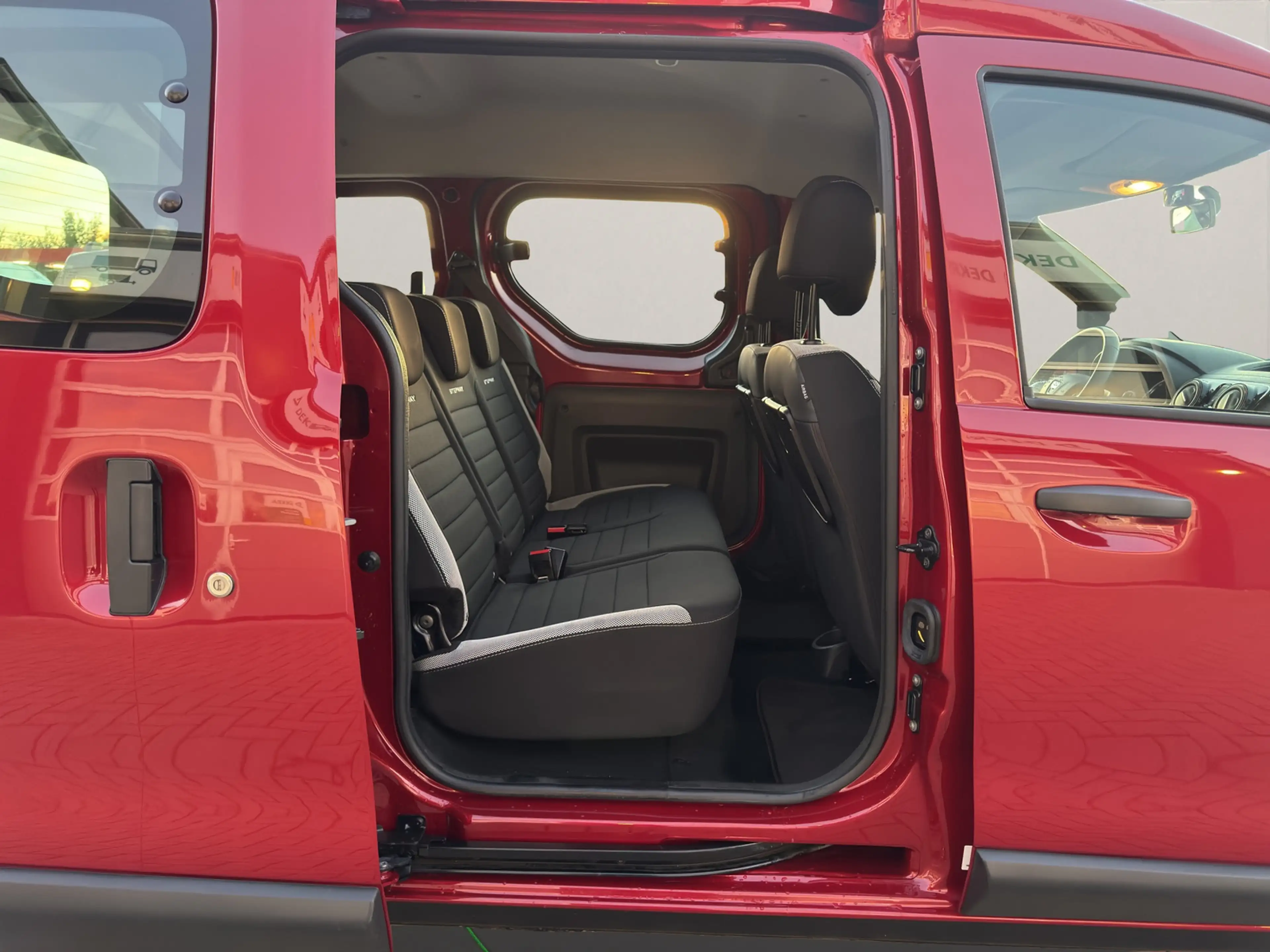 Dacia Dokker Stepway Celebration 1,5 Ltr.-70 kW BLUE dCi Diesel — photo 15
