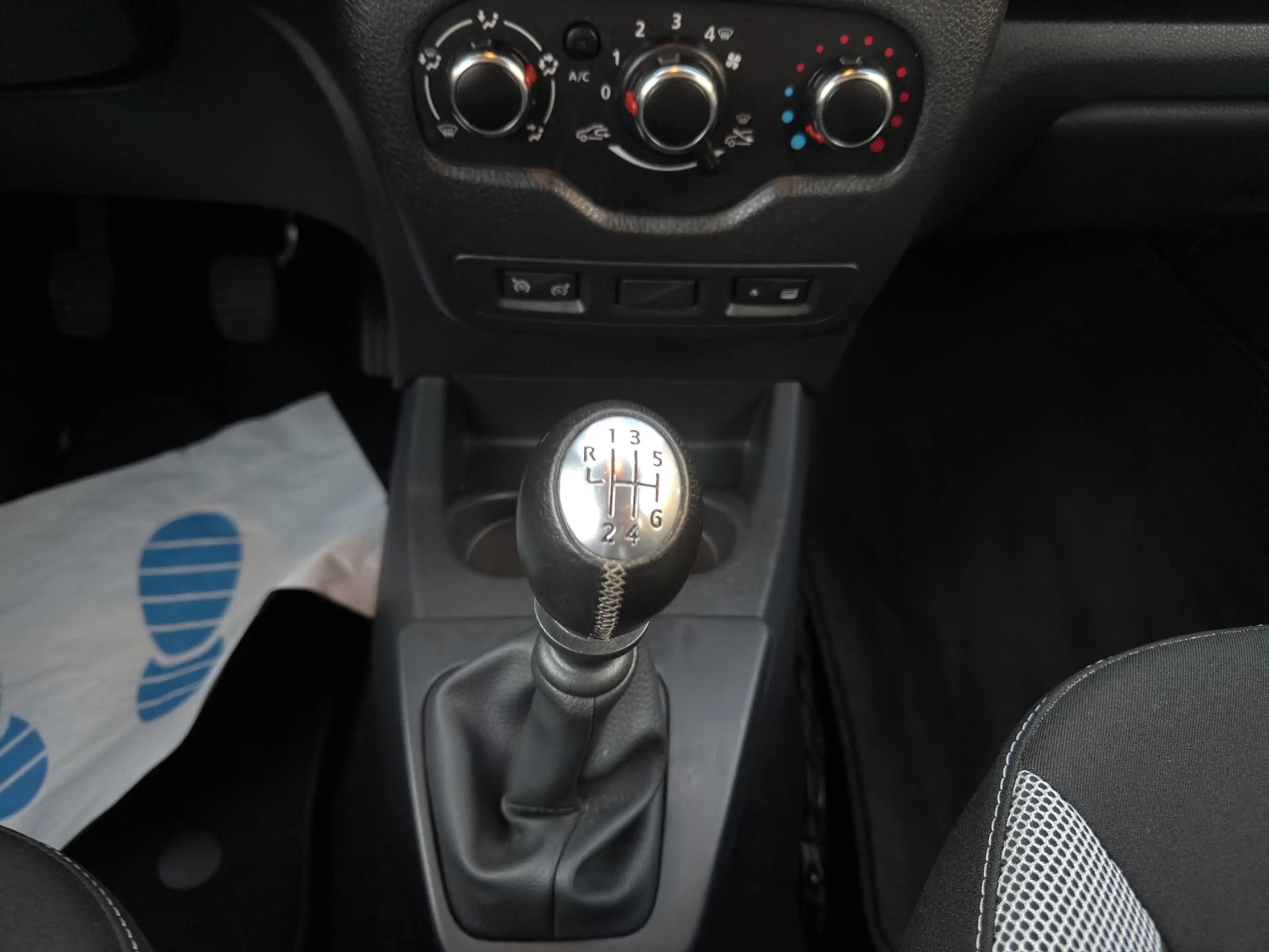 Dacia Dokker Stepway Celebration 1,5 Ltr.-70 kW BLUE dCi Diesel — photo 11