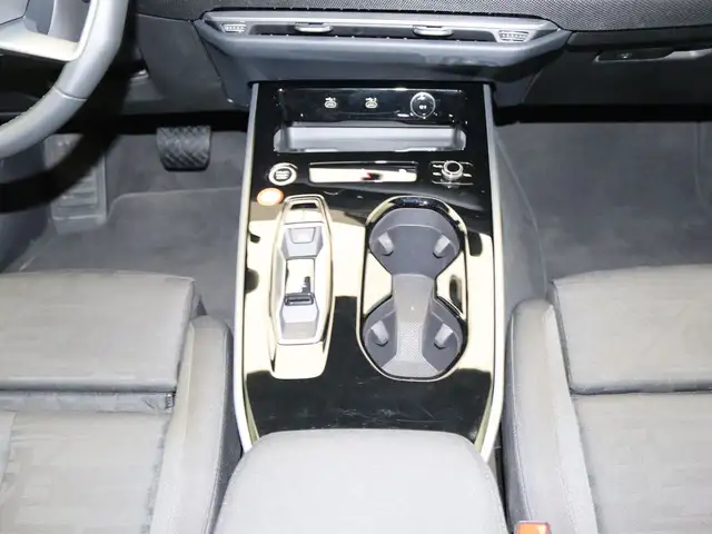 Audi A6 view 12