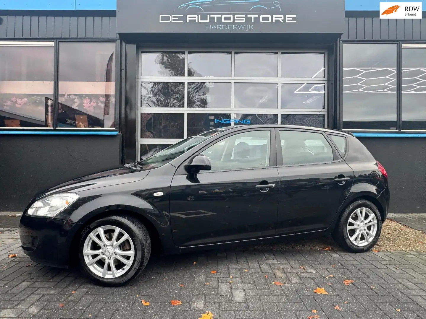 Kia Ceed / cee'd 1.4 Fifteen Airco Lm Velgen Zeer Nette Auto Dealer Zwart - 1