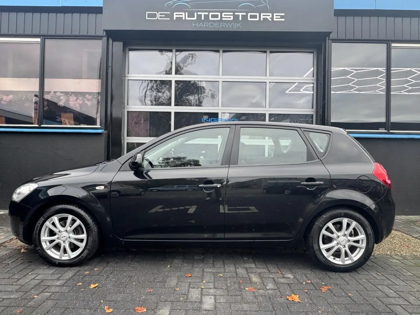 Kia Ceed / cee'd 1.4 Fifteen Airco Lm Velgen Zeer Nette Auto Dealer Zwart - 2