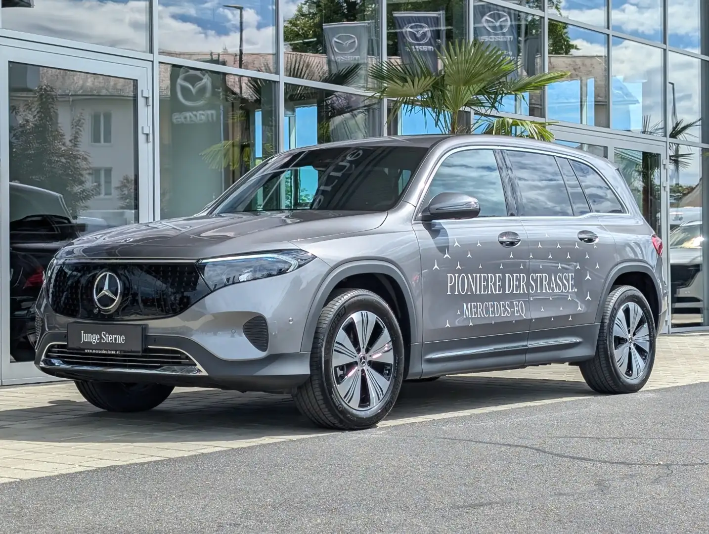 Mercedes-Benz EQB 300 4MATIC Österreich-Edition MBUX KeyGo PTS Grau - 2