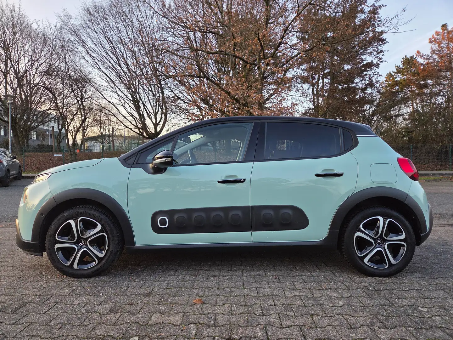 Citroen C3 Pure Tech 82 Start&Stop Shine Grün - 1