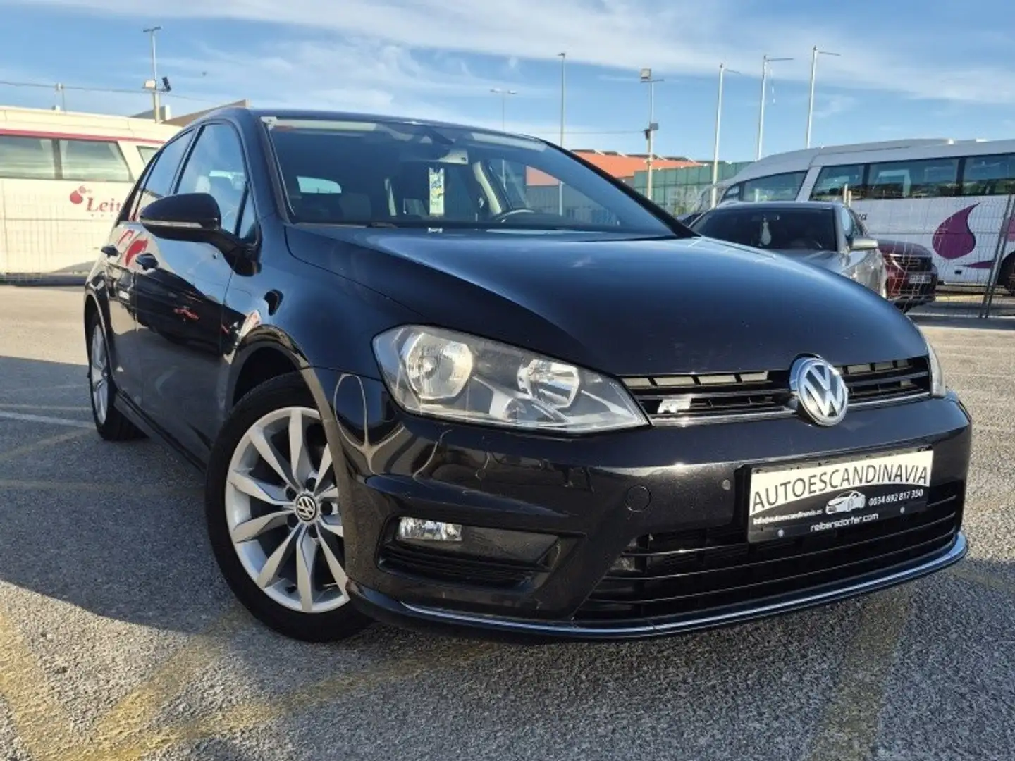 Volkswagen Golf Berlina Manual de 5 Puertas Negro - 1