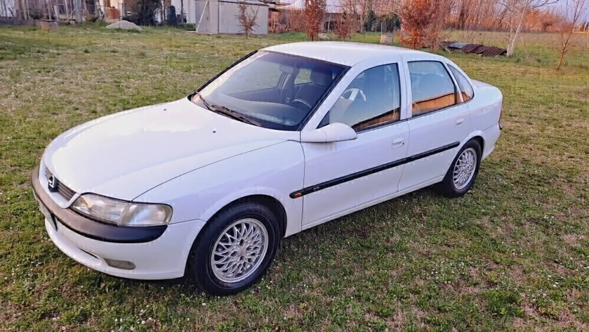 Opel Vectra 1.8i 16V cat 4 porte CD Blanc - 2