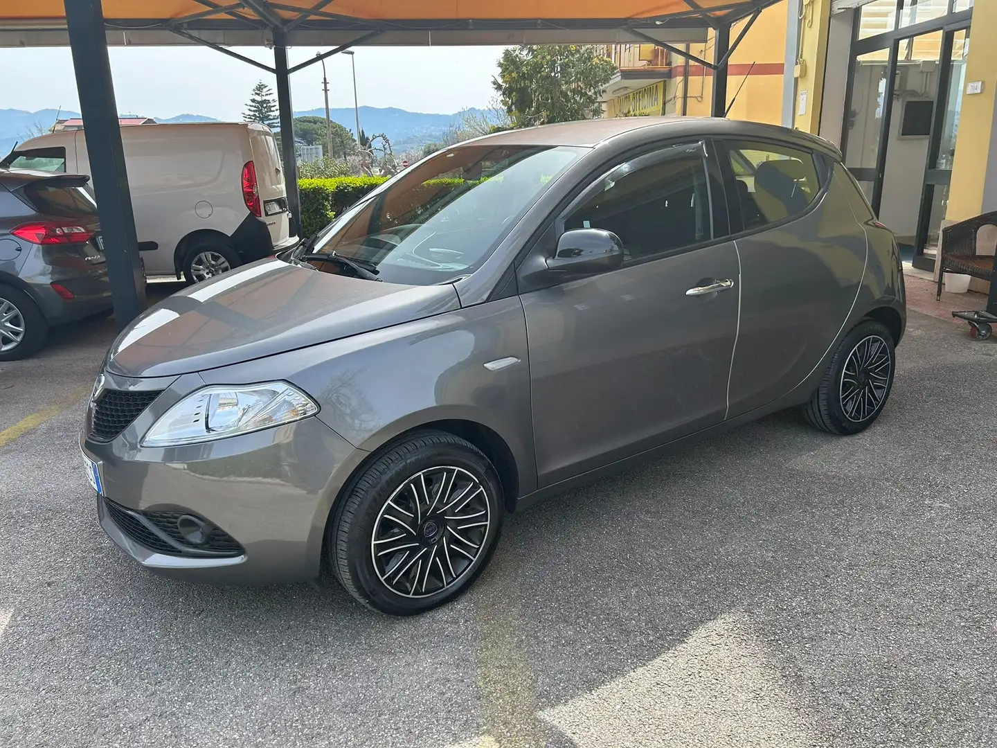 Lancia Ypsilon 1.2 Gold s Grigio - 2
