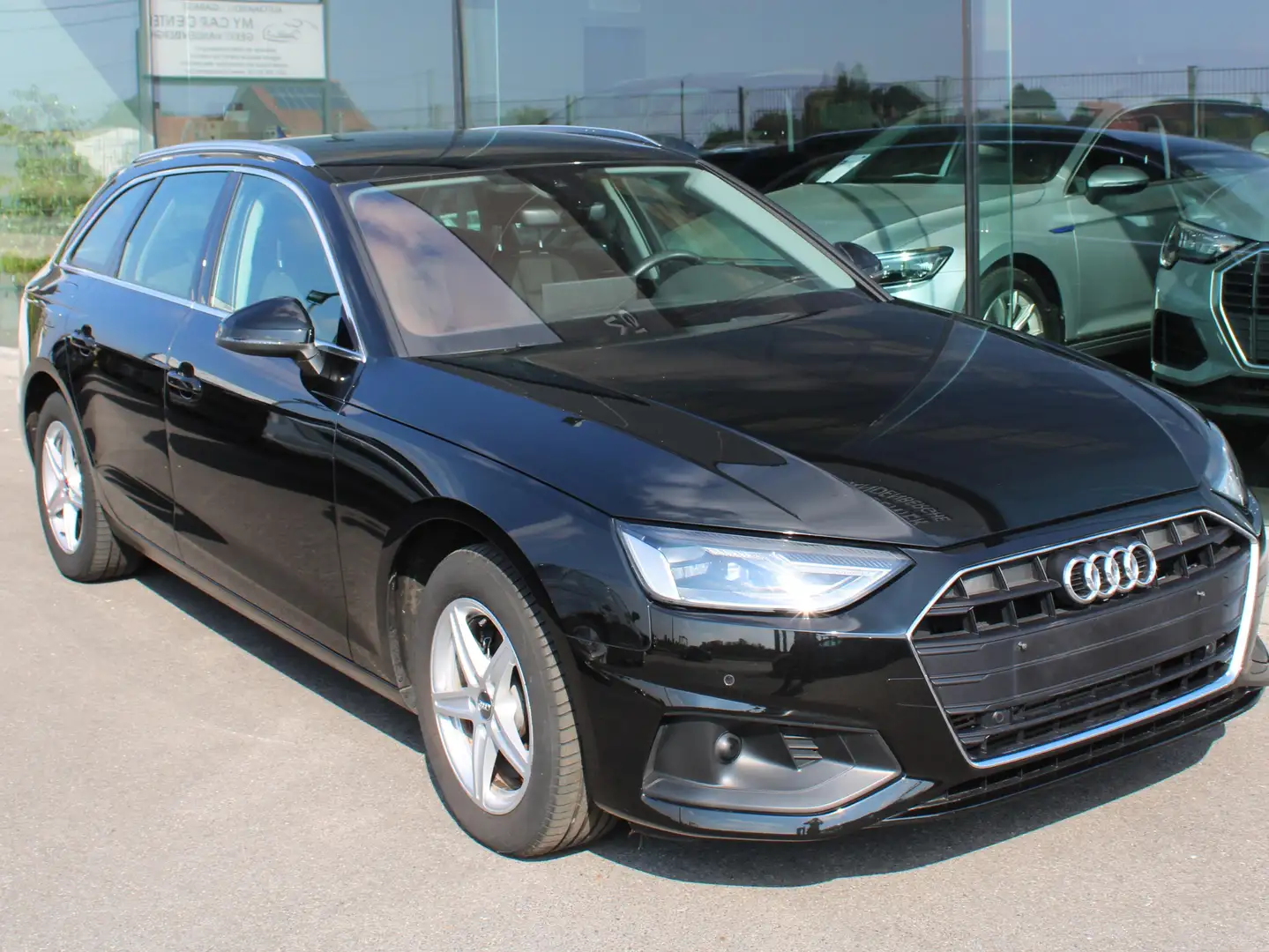 Audi A4 2.0 35TFSI S TRONIC-AC-CAMERA-NAVI-FRONT/LANE ASS Zwart - 1