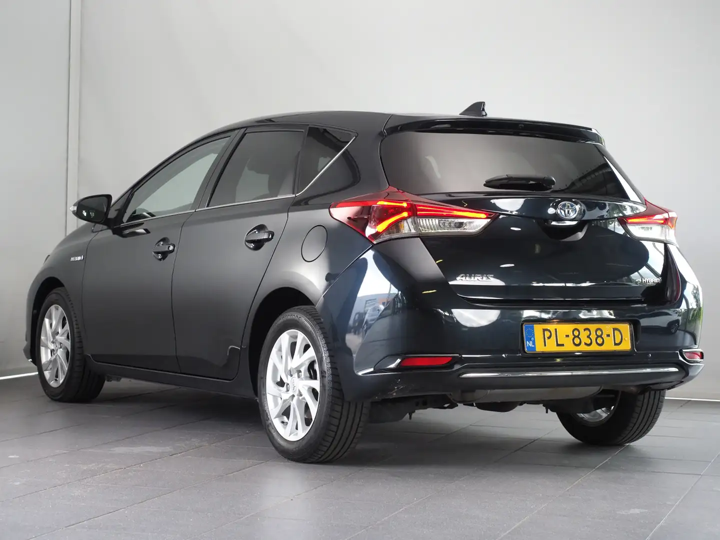 Toyota Auris 1.8 Hybrid Dynamic | Keyless Entry | Achteruitrijc Gris - 2