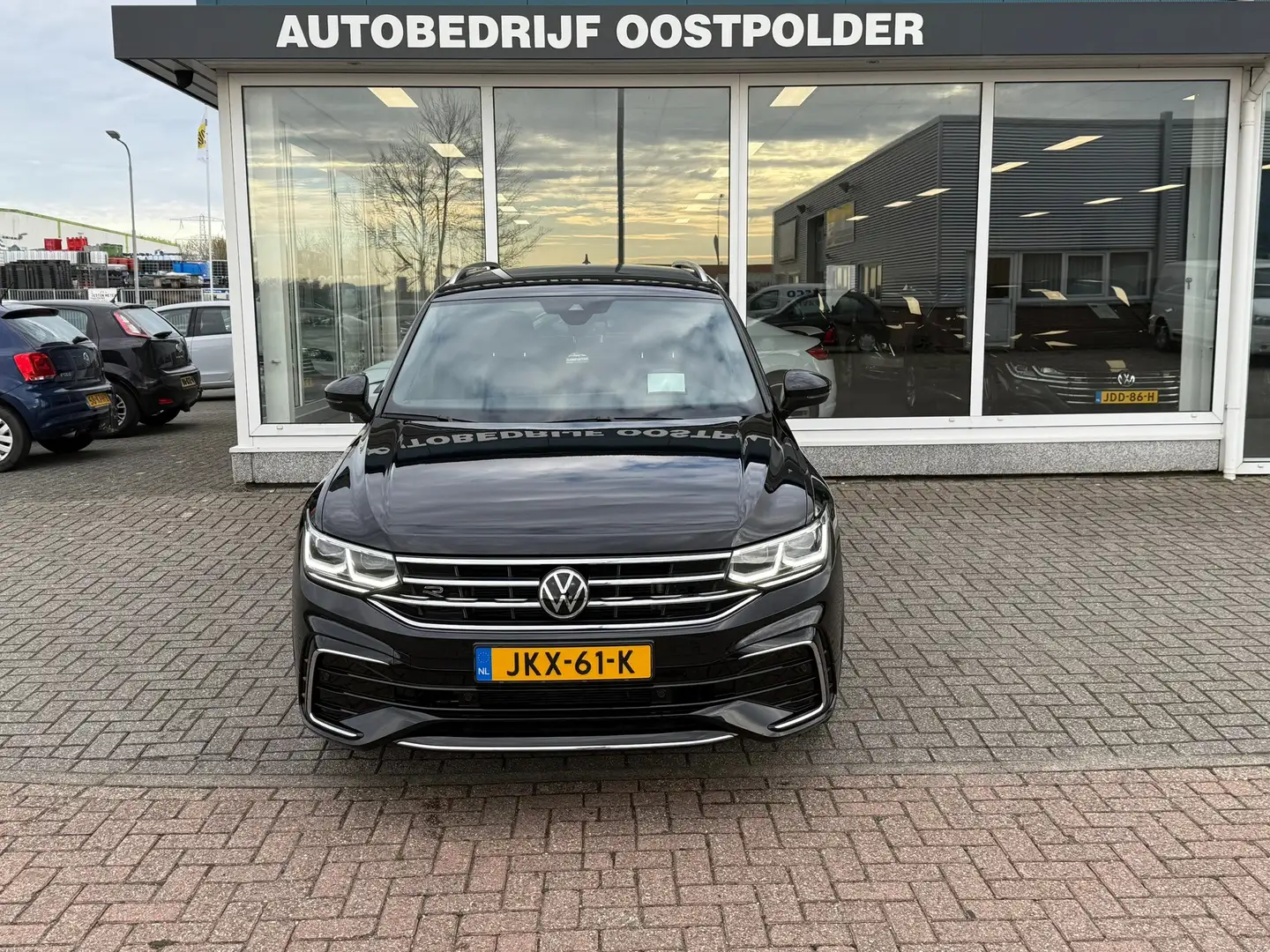 Volkswagen Tiguan 1.5 TSI R-Line Business+ Zwart - 2