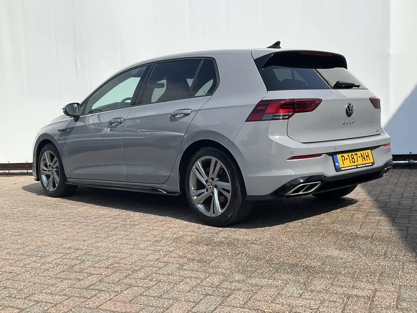 Volkswagen Golf 1.5 eTSI R-Line Business+ Automaat Sfeerverl Stoel Grijs - 2