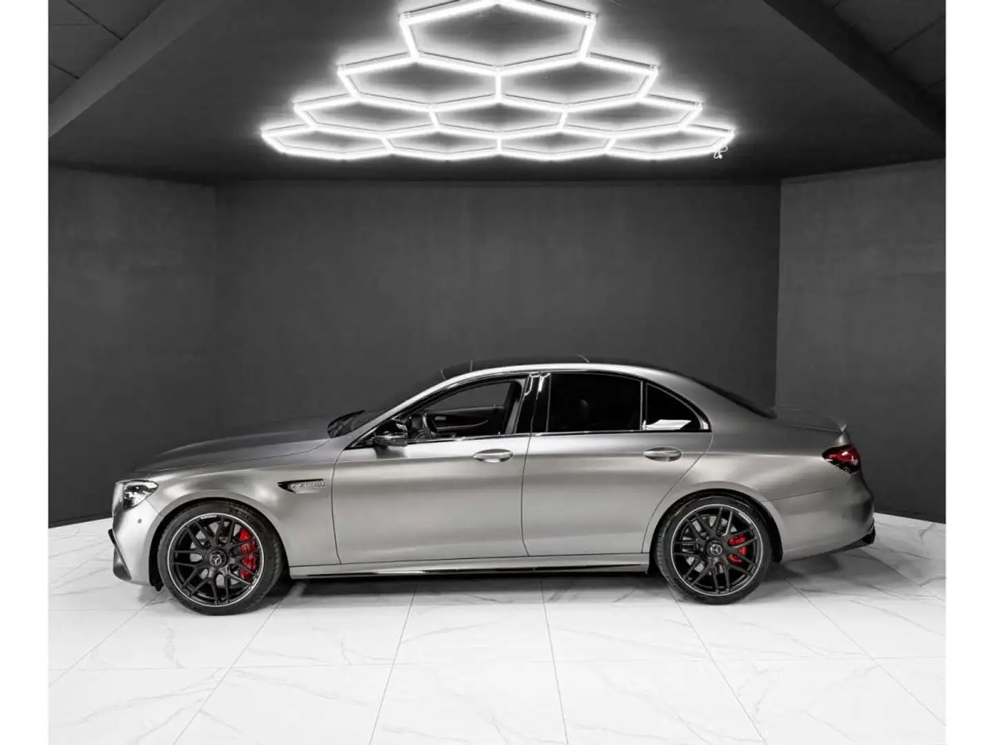 Mercedes-Benz E 63 AMG S 4.0 V8 4MATIC+ Sedan Gris - 2