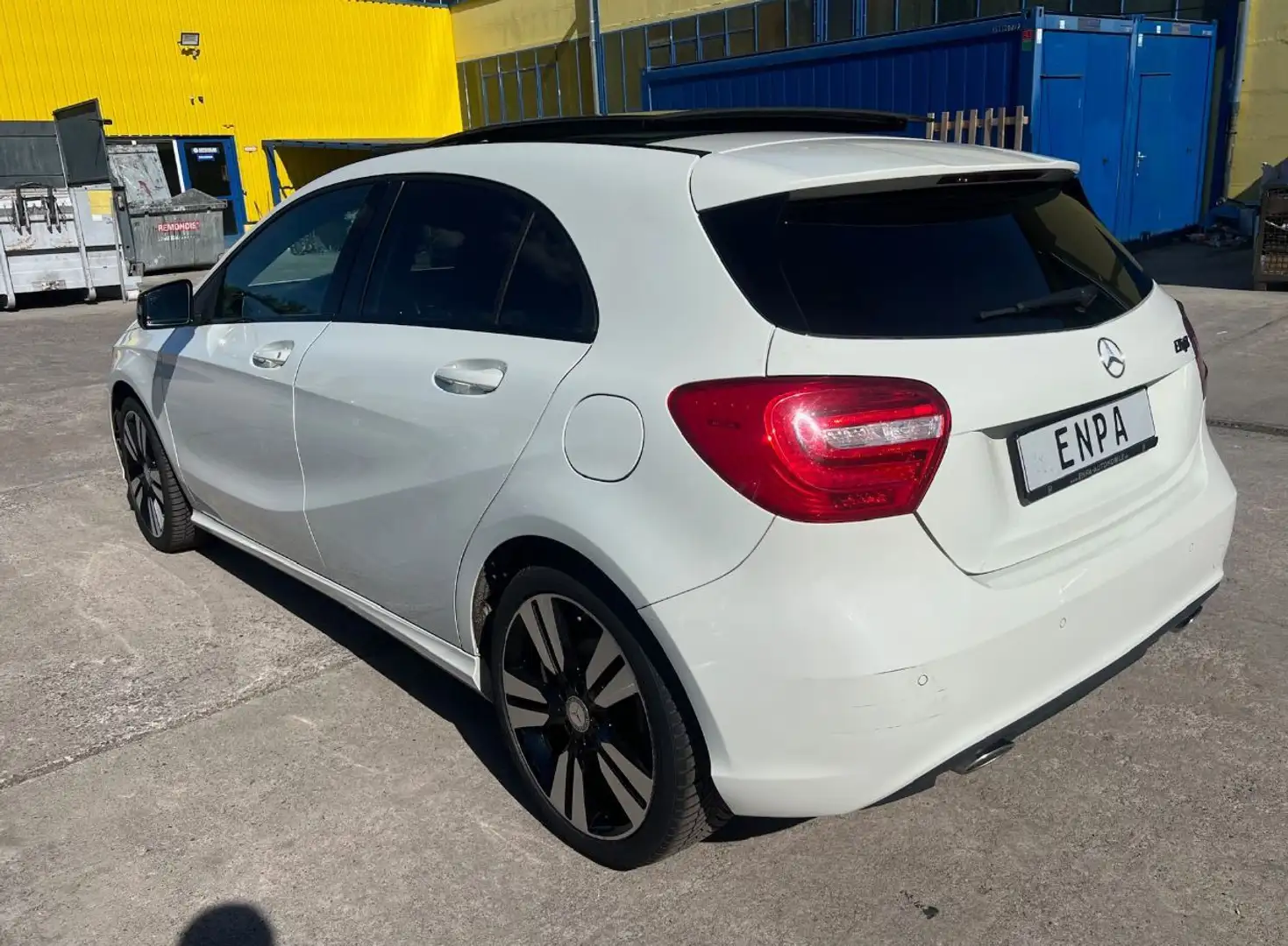 Mercedes-Benz A 180 1.HAND.ORGNL KM STAND|NAVI|PANO|SHZ|BI-XEN Blanc - 2