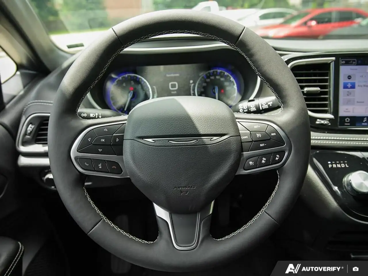 Chrysler Pacifica снимка Chrysler Pacifica
