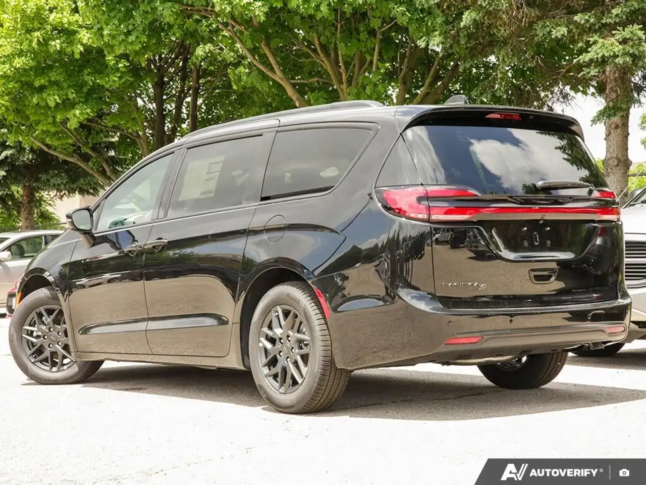 Chrysler Pacifica снимка Chrysler Pacifica