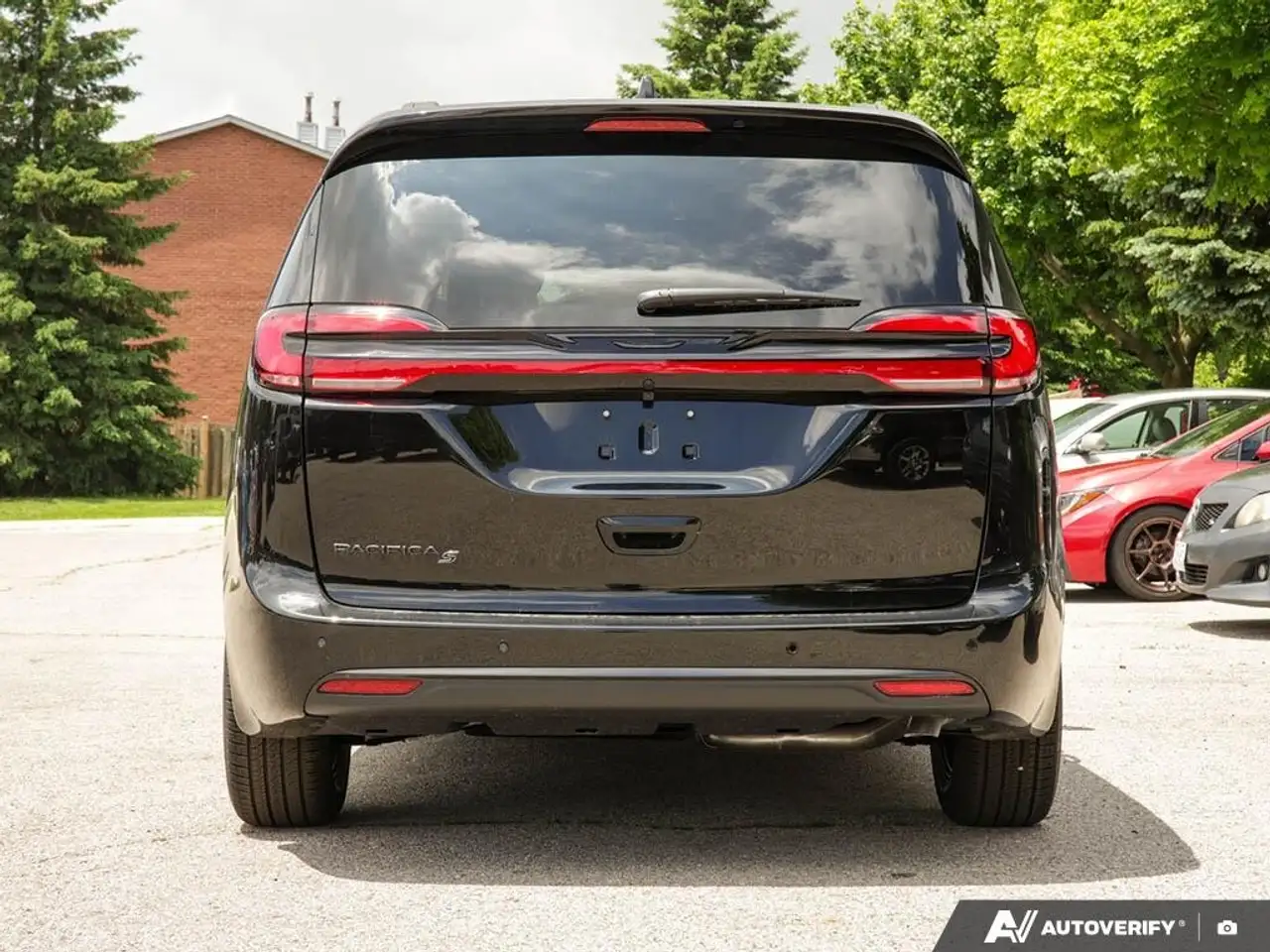 Chrysler Pacifica снимка Chrysler Pacifica