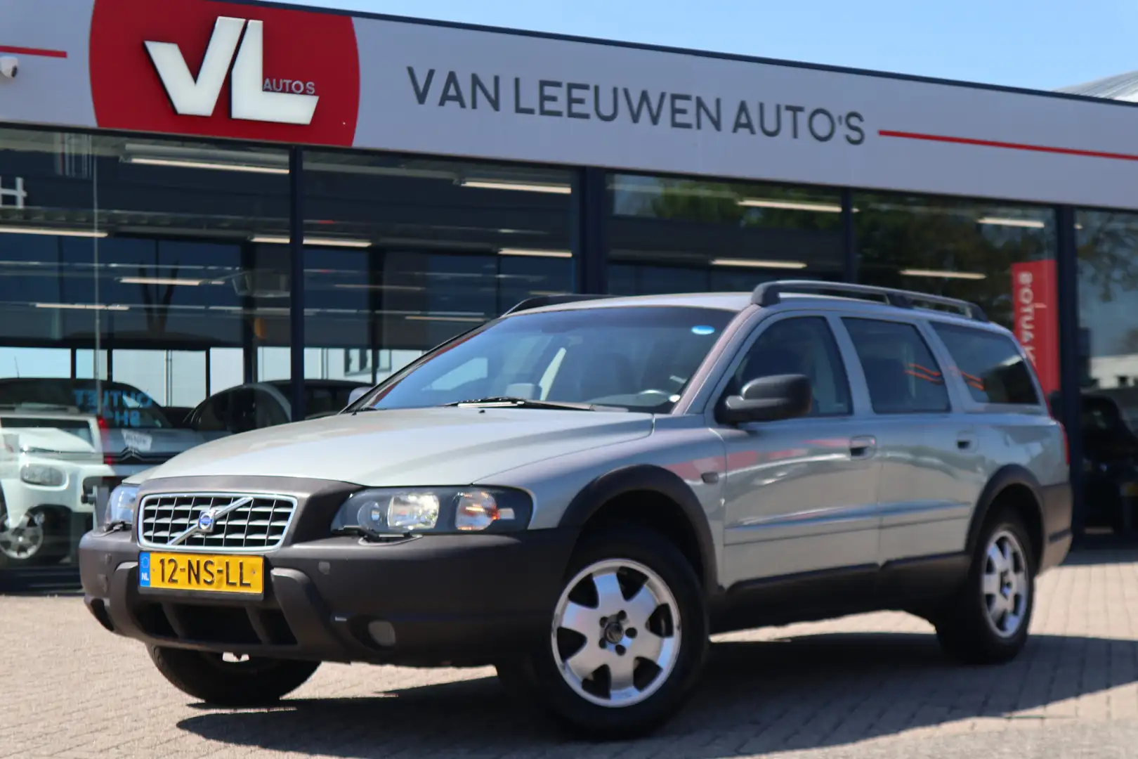 Volvo XC70 2.5 T Geartronic Comfort Line | Leder | Automaat | Argintiu - 1