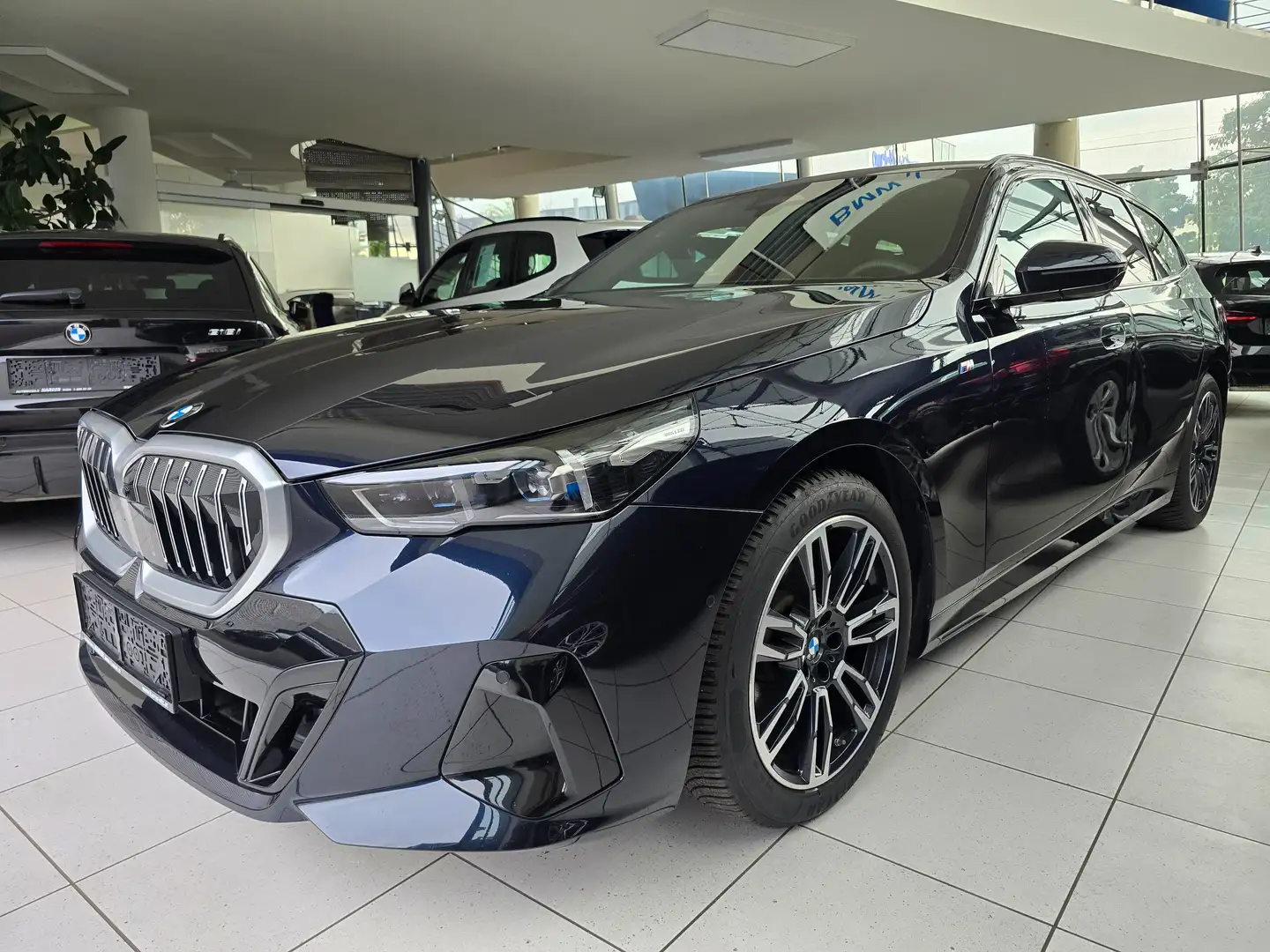 BMW 520 d xDrive Touring Aut. M Sportpaket/Vollleder/AHK Noir - 1