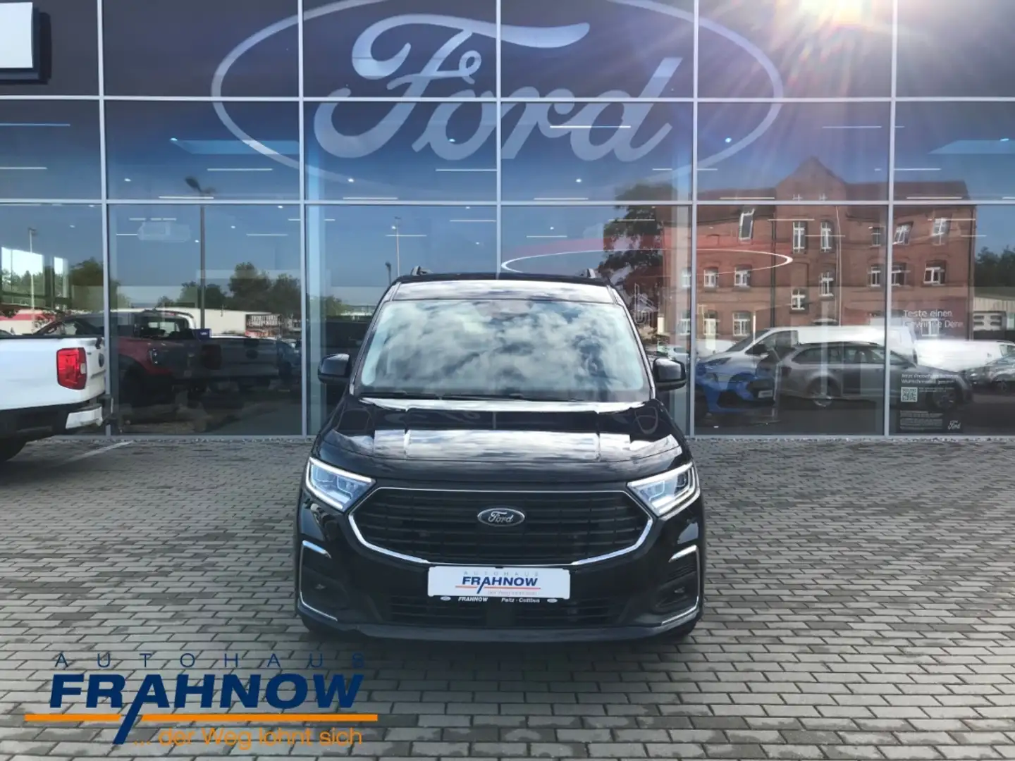 Ford Tourneo Connect 2.0 EcoBlue Titanium LED ACC SHZ PDC Schwarz - 2