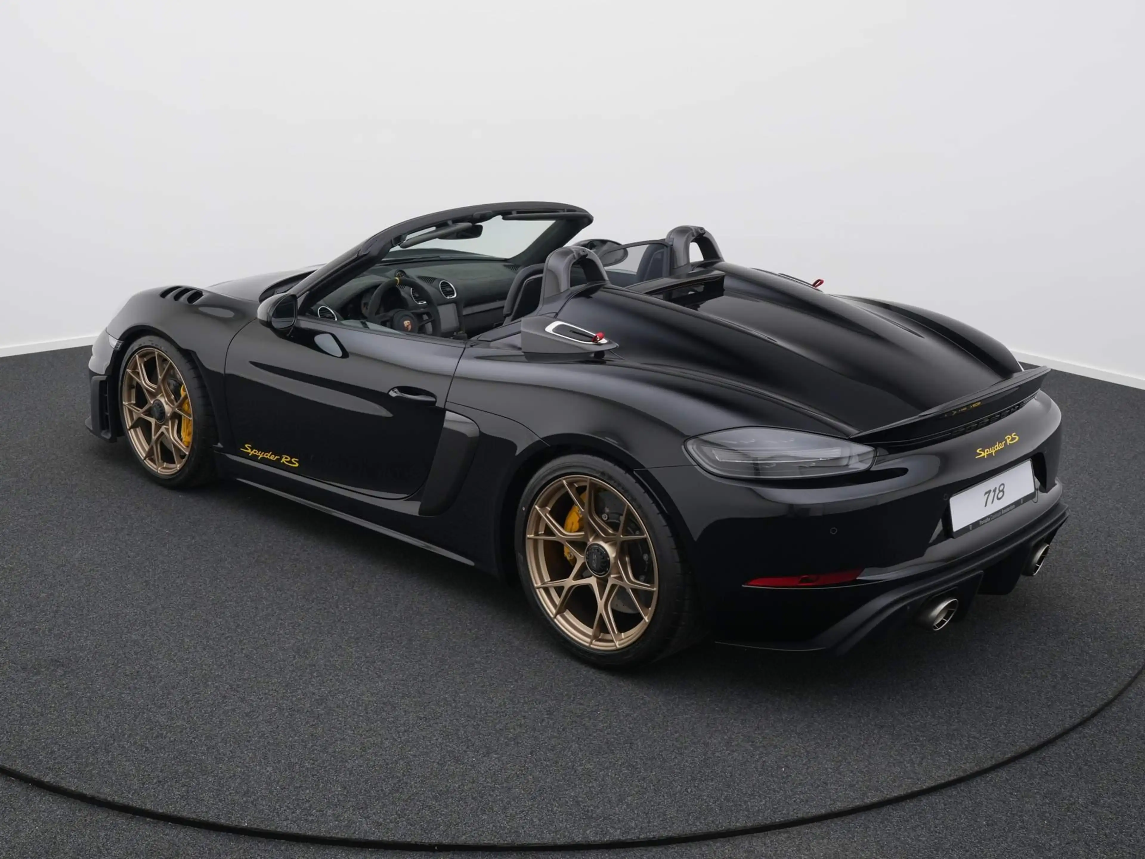 Porsche 718 Spyder RS — photo 14