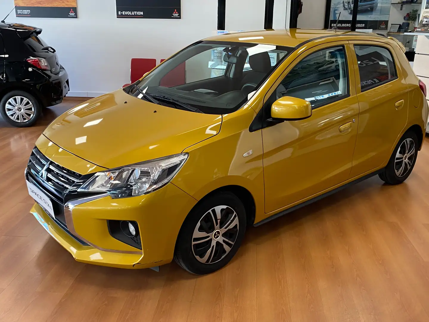 Mitsubishi Space Star invite 1.2 Blanc - 1