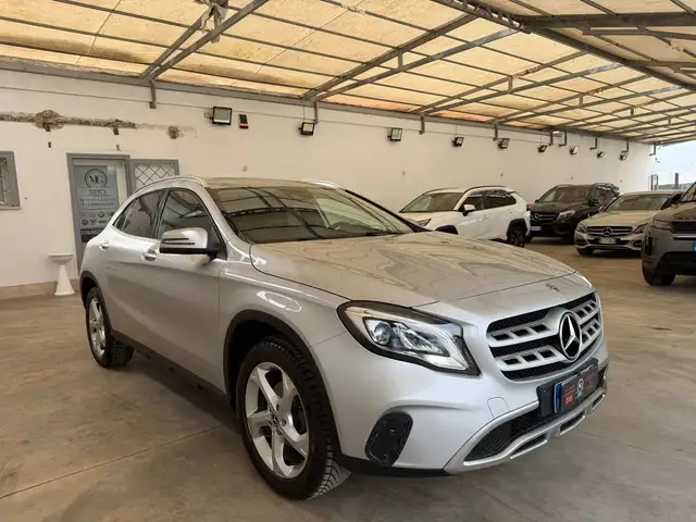 Mercedes-Benz GLA 180 GLA-180 Restyling d Sport auto