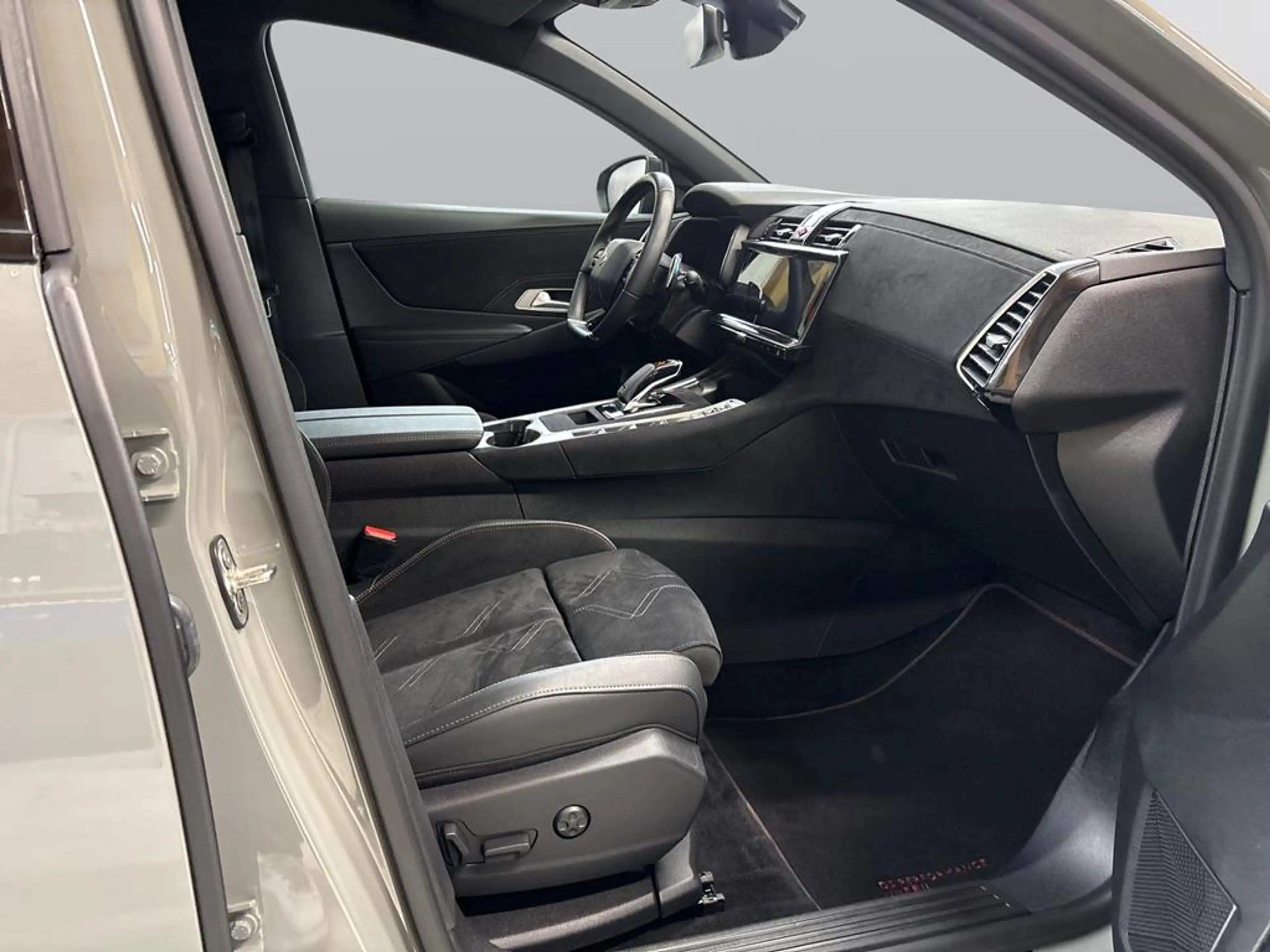 DS Automobiles DS 7 DS 7 PERFORMANCE LINE + BlueHDI 130 — photo 11