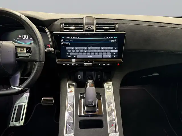 DS Automobiles DS 7 view 12