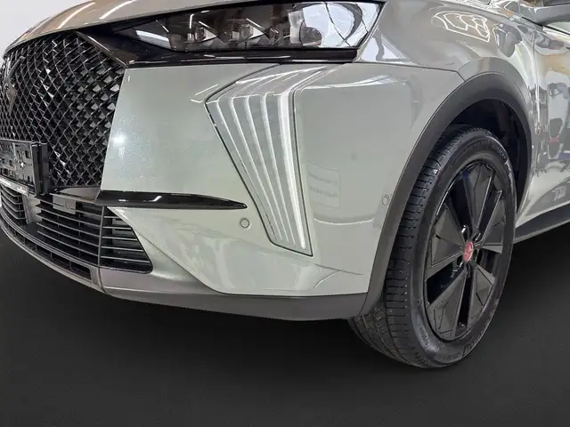 DS Automobiles DS 7 view 9