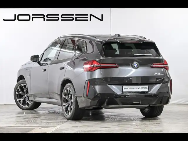 BMW X3 view 4