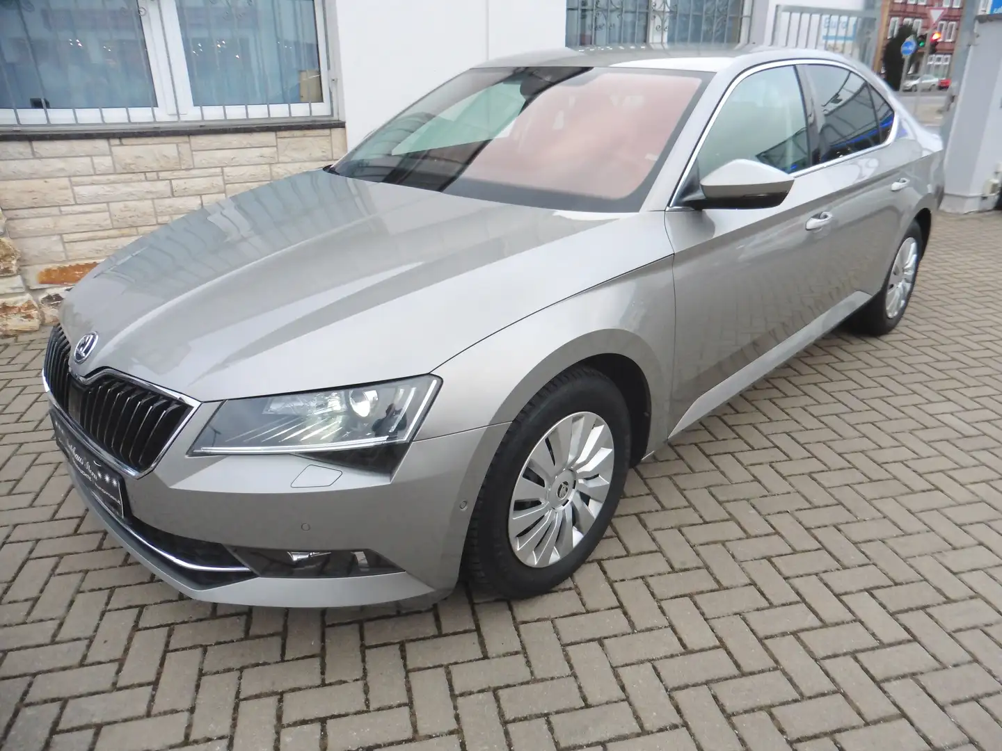 Skoda Superb 1,4 Style*Bi-XENON*NAVI*AHK*PDC*Tempomat... Beige - 1