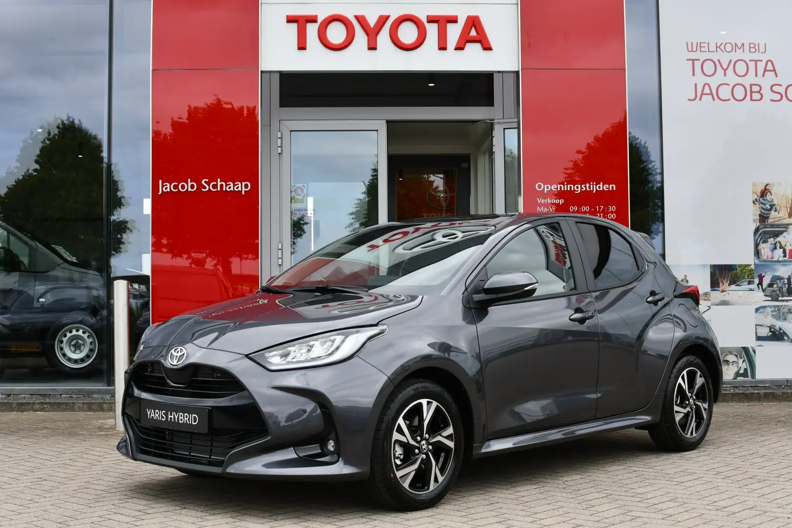Toyota Yaris 1.5 Hybrid 115 Dynamic Automaat 116pk | NIEUW | Co Grijs - 1