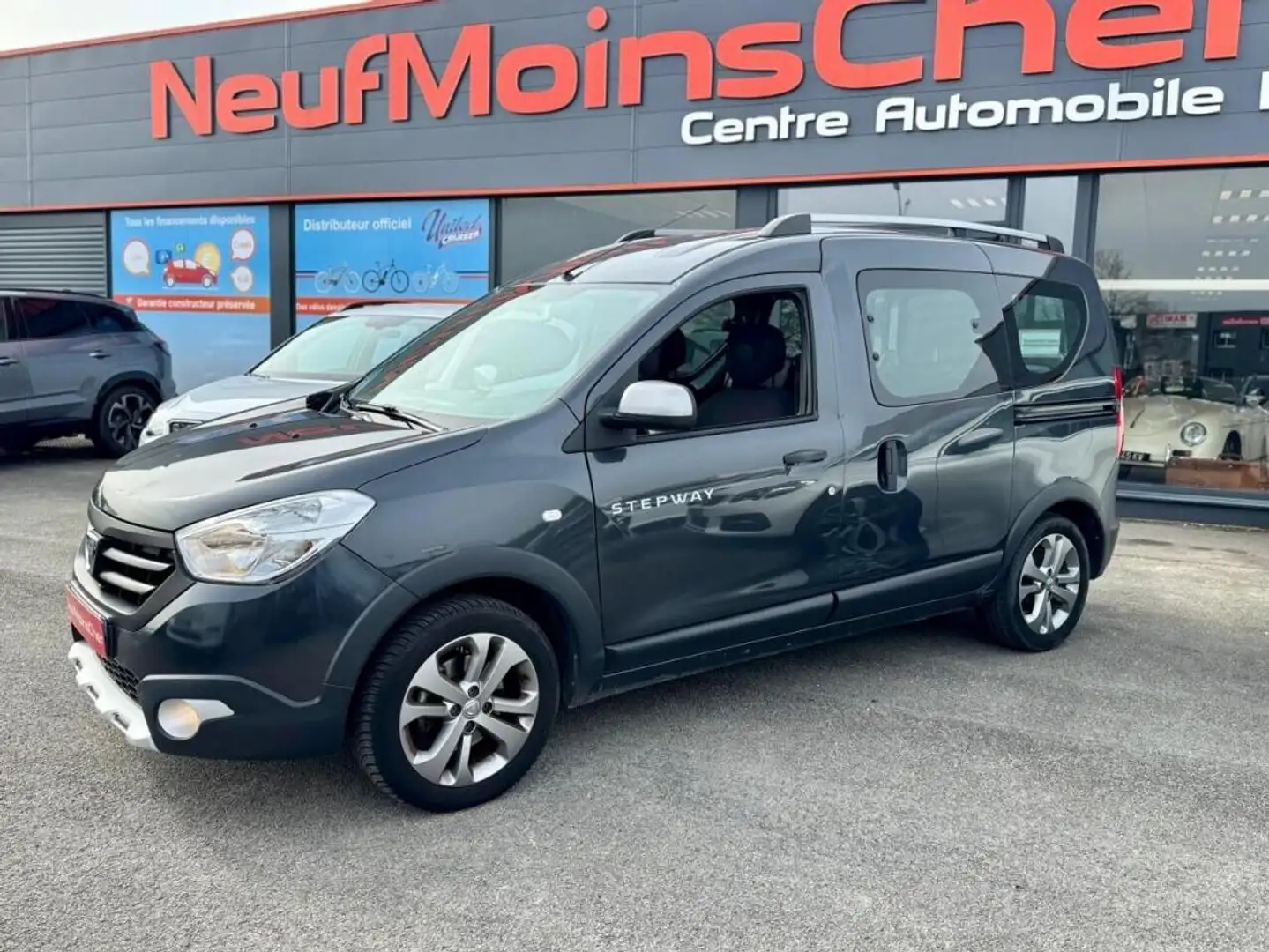 Dacia Dokker Stepway 1.2 TCe 115cv + Attelage + GPS + RS Gris - 1