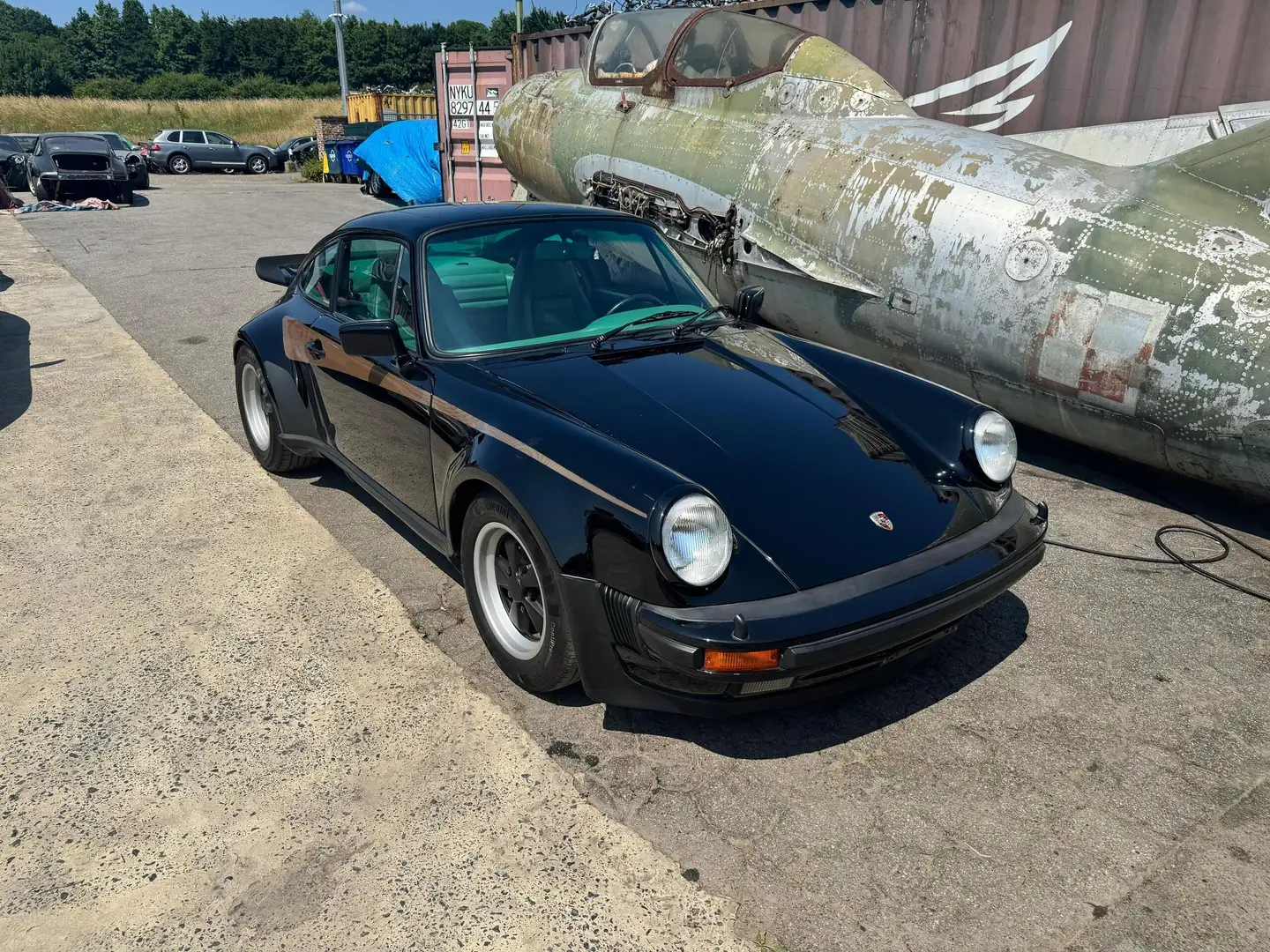 Porsche 930 Turbo - 1