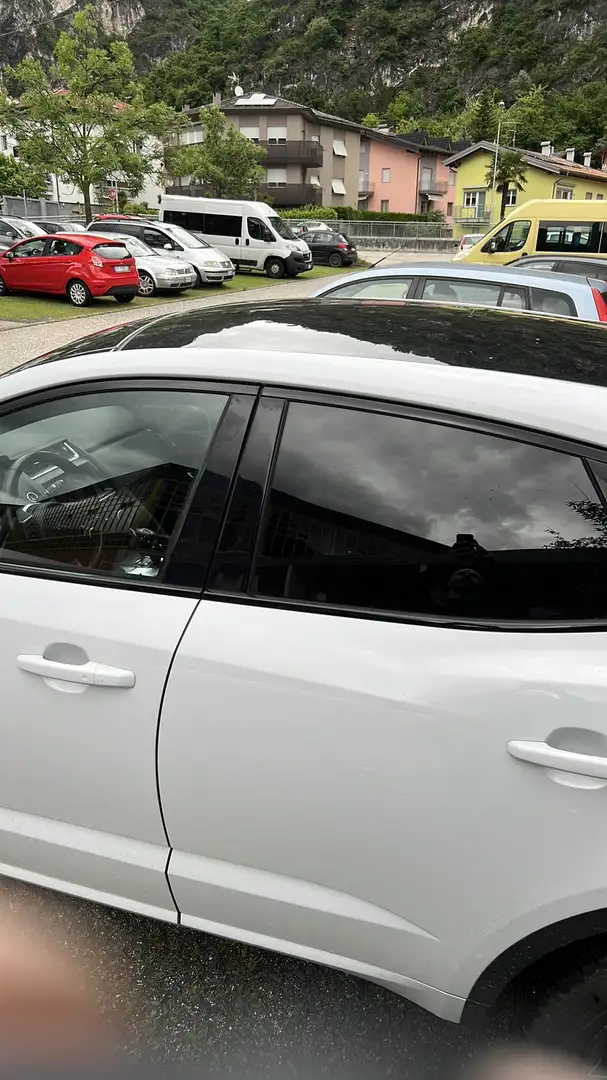 Jaguar E-Pace 2.0d First Edition awd 180cv auto r-dynamics - 1