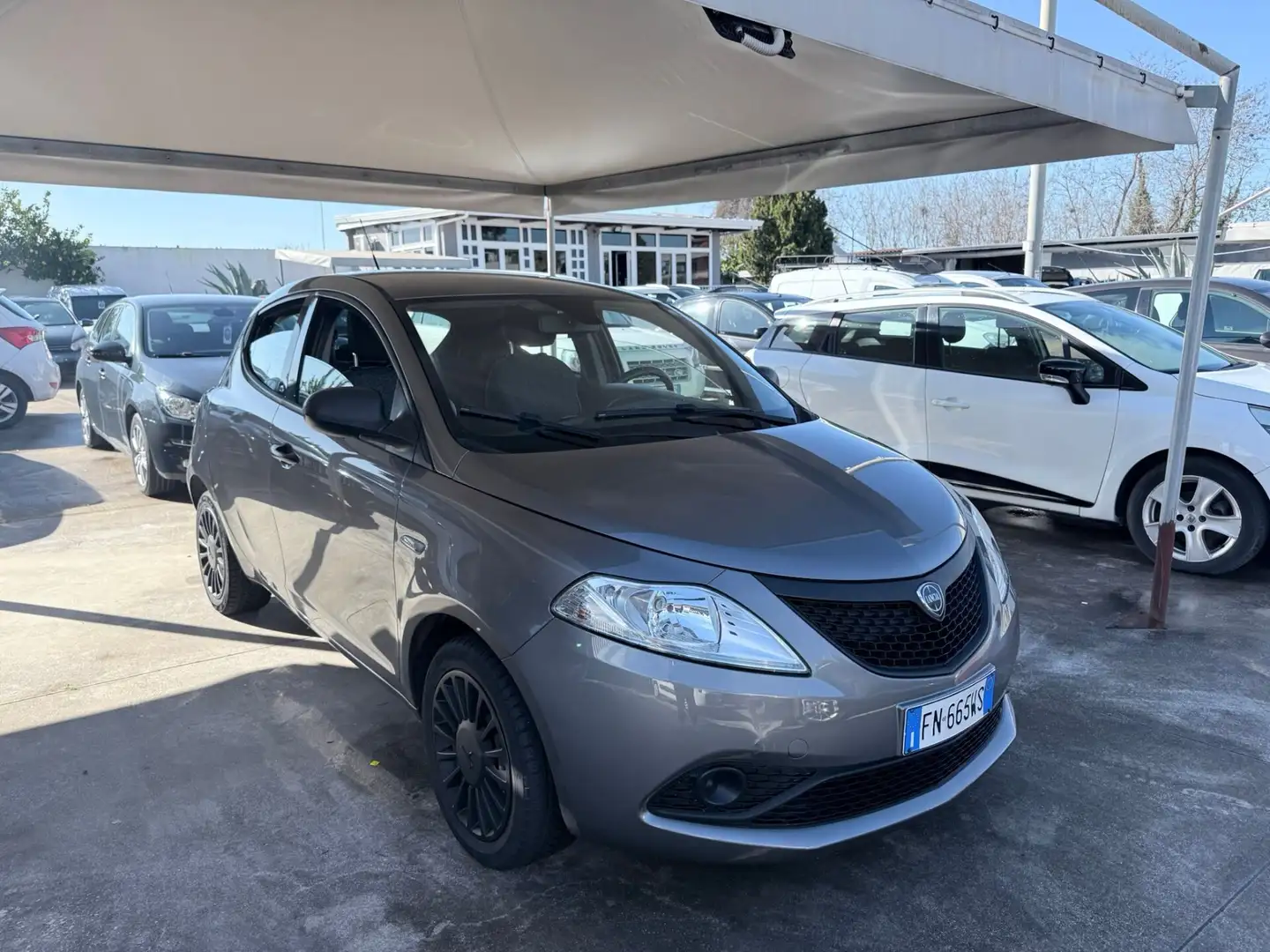 Lancia Ypsilon Ypsilon 1.2 69 CV 5 porte Elefantino Grau - 2