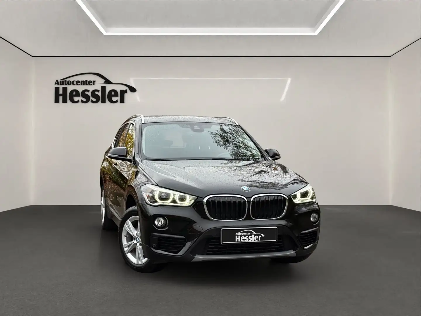 BMW X1 sDrive 18i M-Sport*LED*NAVI*SHZ*PDC*TEMPOMAT Schwarz - 2