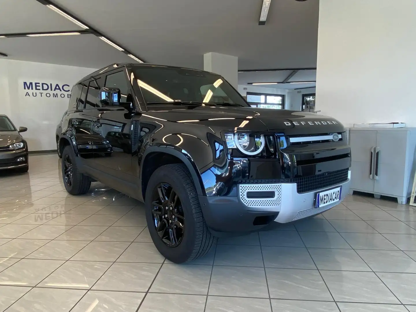 Land Rover Defender 110 3.0d i6 mhev S awd 200cv auto Zwart - 1