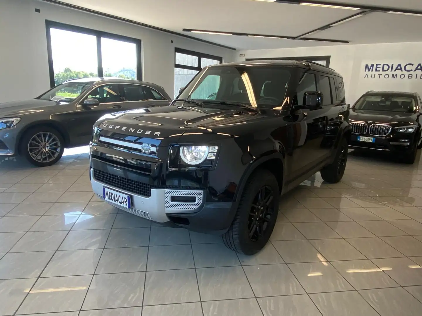 Land Rover Defender 110 3.0d i6 mhev S awd 200cv auto Zwart - 2
