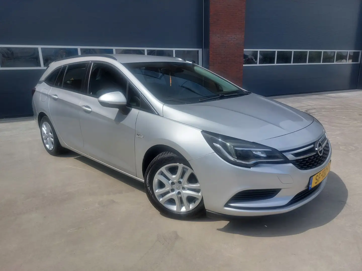 Opel Astra Sports Tourer 1.6 CDTI Business+Airco/Navigatie 3- Zilver - 1
