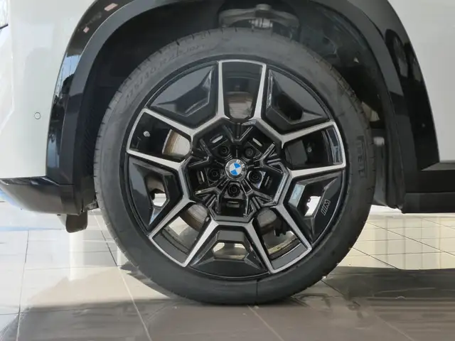 BMW XM 50e Ansicht 4